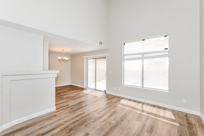 Photo - 2385 Cliffwood Dr