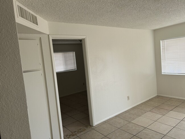 Photo - 1315 W 5th St