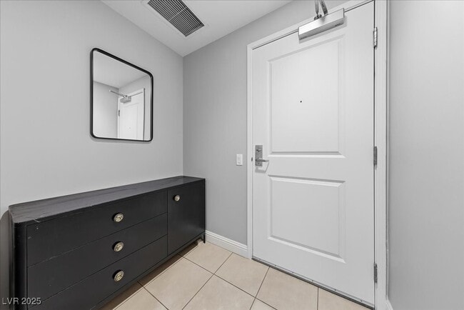 Building Photo - 200 W Sahara Ave Unit 2809