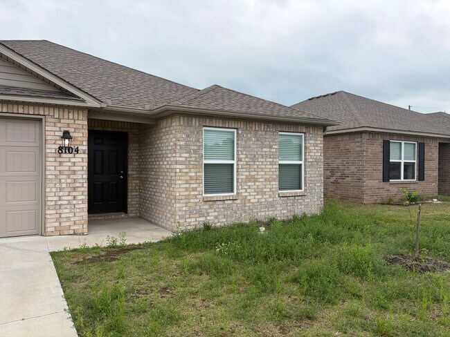 Photo - 3 bedroom 2 1/2 bath house with 2 car garage.