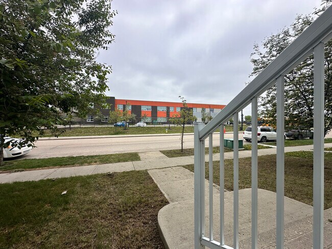 Photo - 9432-9211 211 St NW
