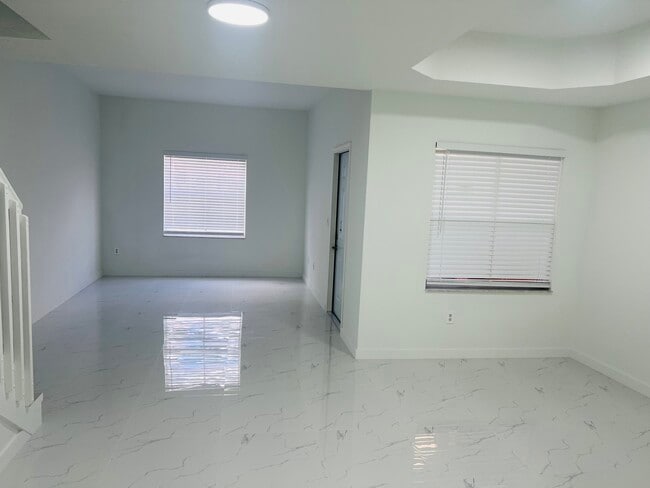 Photo - 4934 White Mangrove Way E