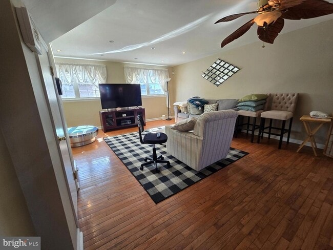 Photo - 1116 W Oxford St