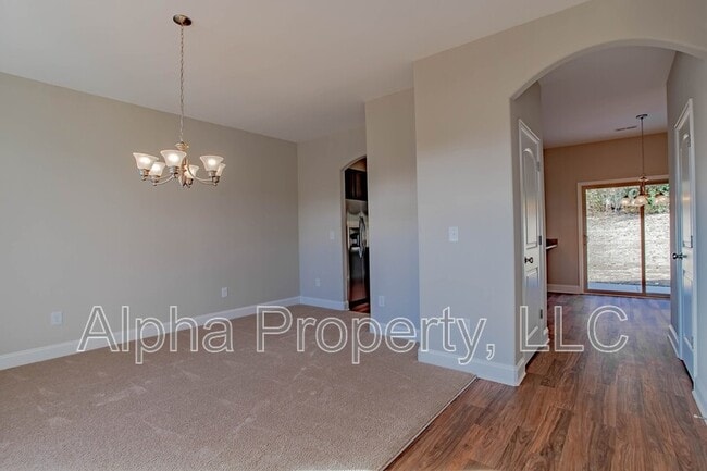 Photo - 104 Creekland Wy