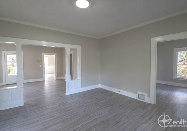 Photo - 315 W 27th St