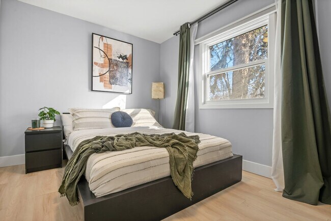 Photo - 7916-7936 36 Ave NW Unit ID1303231P