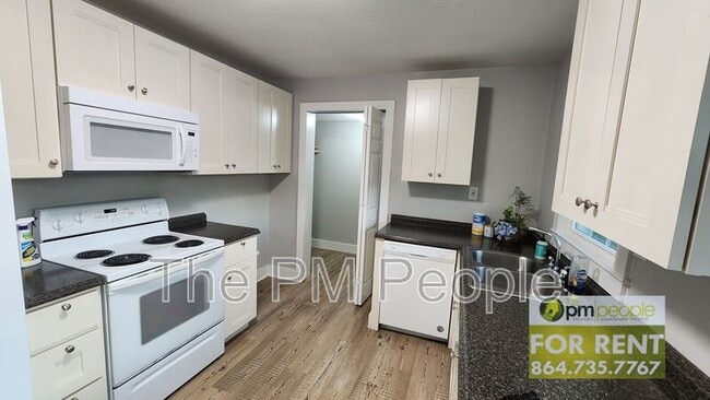 Photo - 2 Pineview Dr House