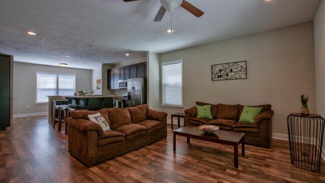 Photo - 1864 Belle Vue Way