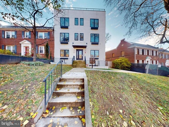 Building Photo - 2642 39th St NW Unit 2