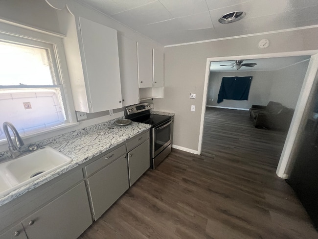 Photo - 1401 Chestnut Ave