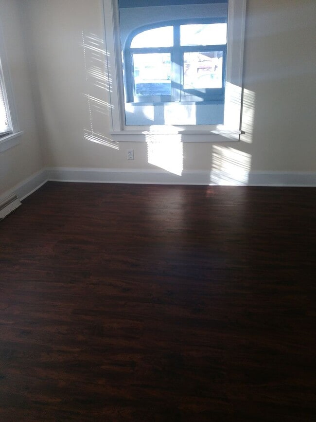 Photo - 2 Bedroom Home - Northwest Rockford