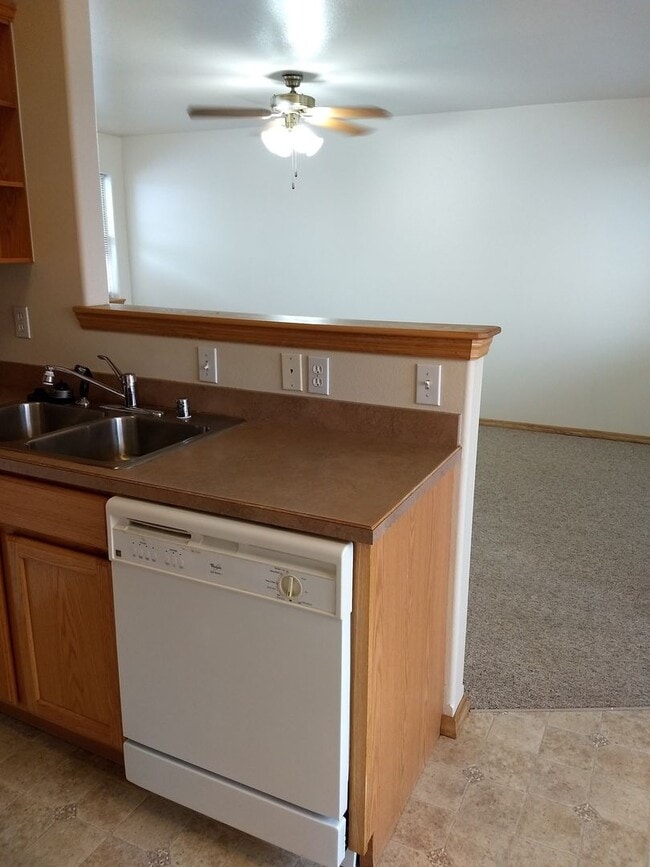 905 E Riggs St Unit 3