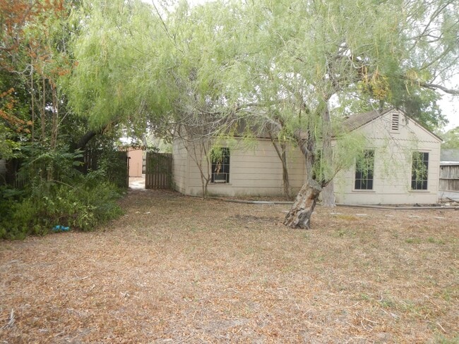 Building Photo - 813 E Warren Ave Rental