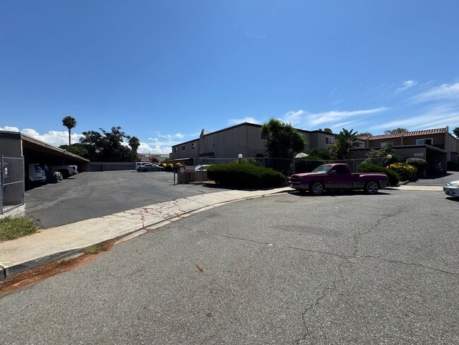 Building Photo - 2 bed - 1.5 bath townhouse