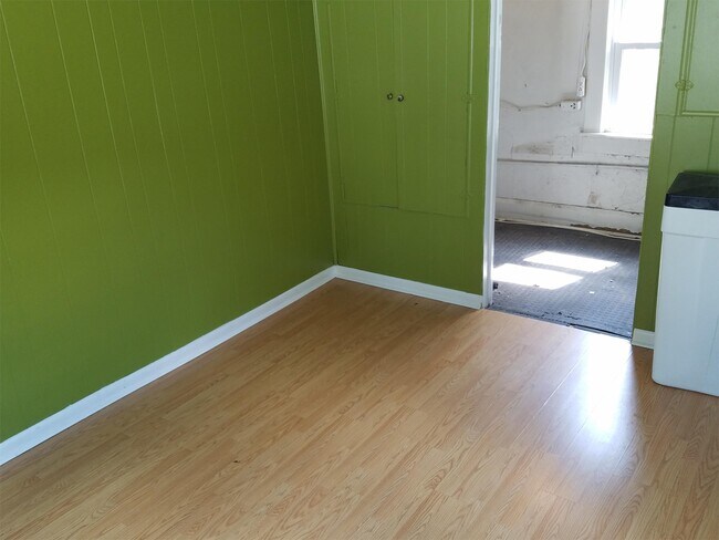 Photo - 612 S Main St