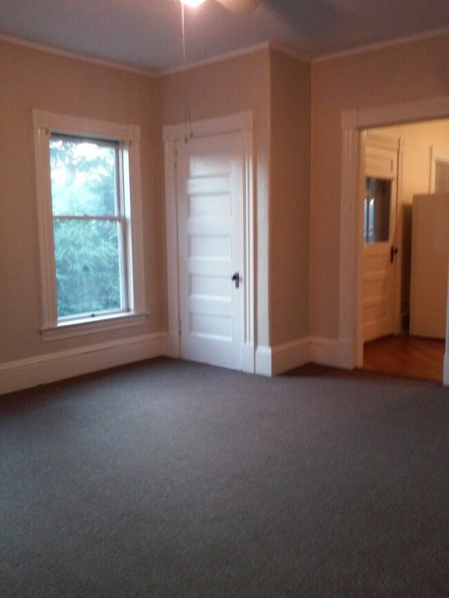 Living Room - 8 Bailey Ave Unit 8b