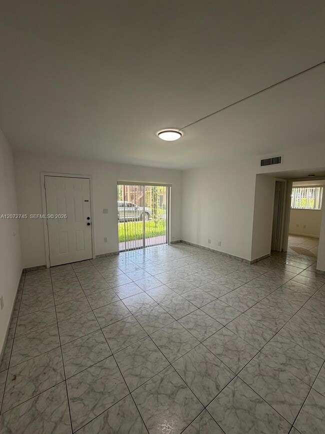Photo - 1290 NE 119th St Unidad 2A