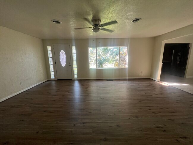 Photo - 505 Sears Ave NE