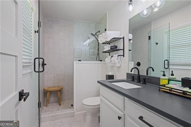 Photo - 677 Hillandale Cir