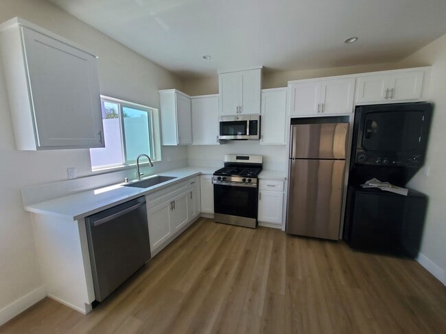 Photo - 2323 Lemon Ave Unit 2323 1/2 B