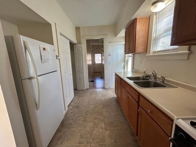 Photo - 144 N Broad St