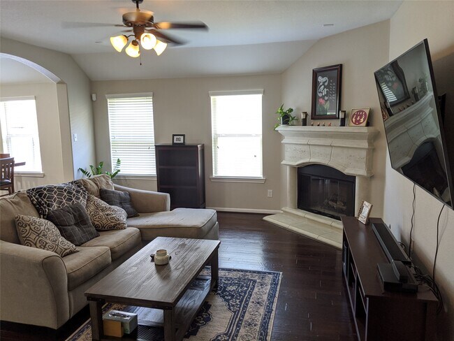 Photo - 114 N Heritage Mill Cir