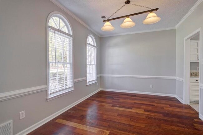 Photo - 5707 Chester St