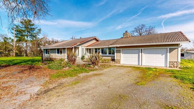 Photo - Welcome to your Country Oasis!  Newly Refurbished 3 bedroom 2 bath home Large lot with Barn & Acr...