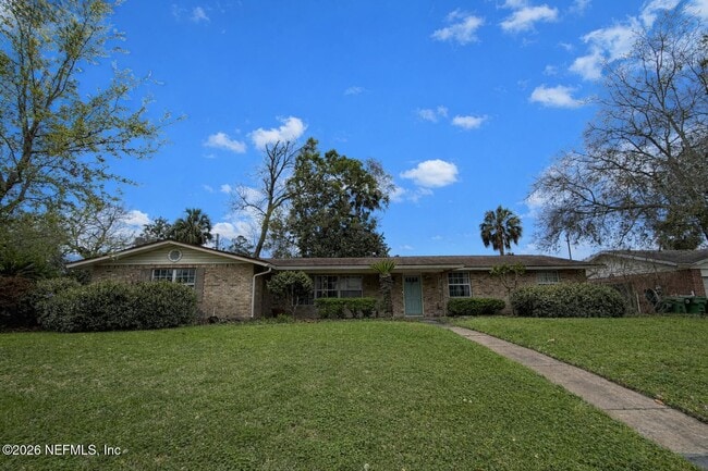 Building Photo - 2 Fairway Rd