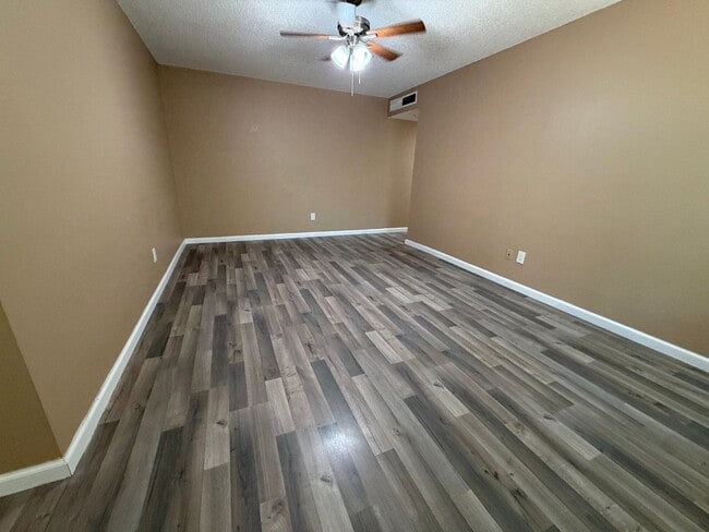 Photo - 5725 Woodleigh Dr