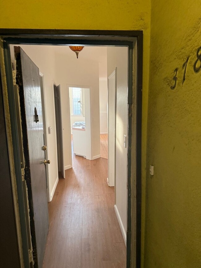 Photo - 3787 1/2-3789 W 9th St Unidad 3787