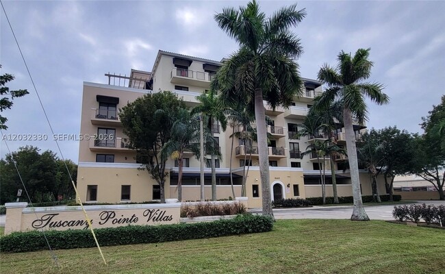 Building Photo - 8430 SW 8th St Unit 307B