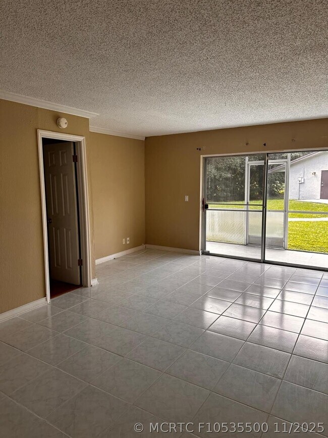 8450 Lagos De Campo Blvd Unit 105