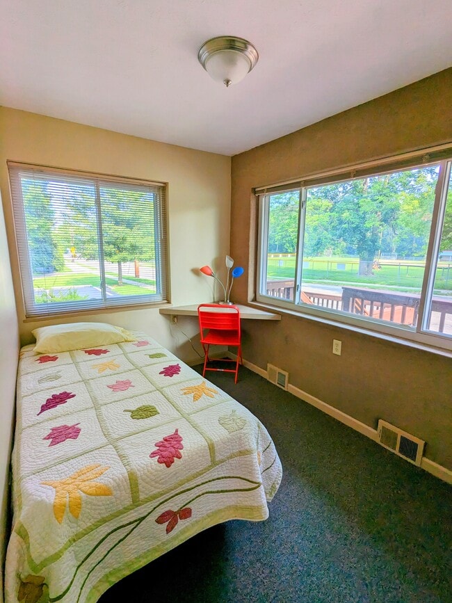 Photo - 950 Irving Ave Unit 950