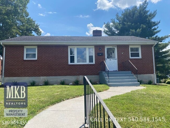 Building Photo - 3136 Fleetwood Ave SW