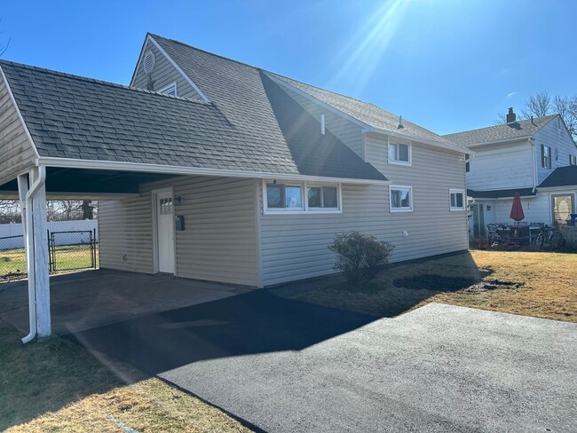 Renovated Pennsbury School District 4 bedr... - Renovated Pennsbury School District 4 bedr... House