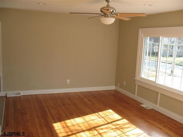 Photo - 204 Barr Ave