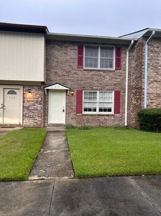 Building Photo - Foxborough 2 Bedroom Townhome