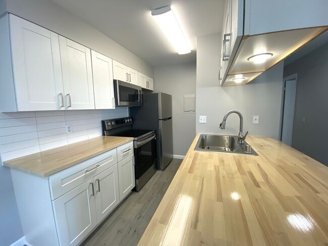 Building Photo - 68-3831 Lua Kula St. H206