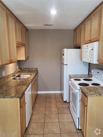 Building Photo - 2016 Paisley Dr Unit D Rental