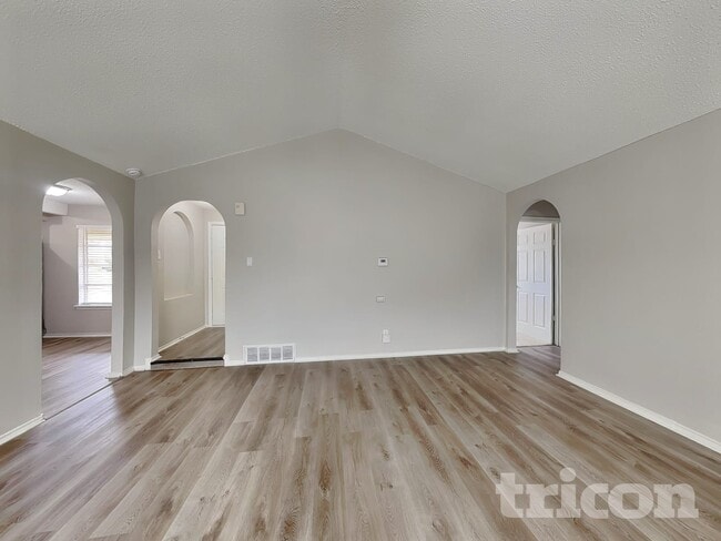 Photo - 1142 Shadyglen Cir