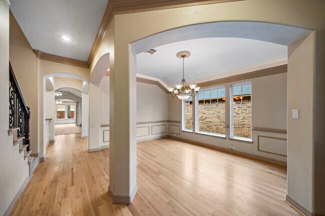 Photo - 6823 Rosemont Park Ln House