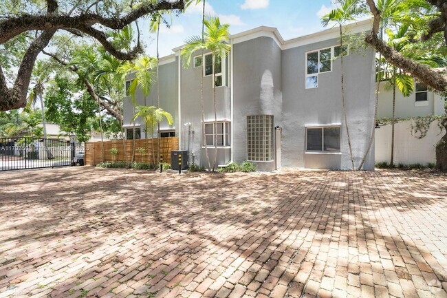 Building Photo - 3117 Mary St Rental