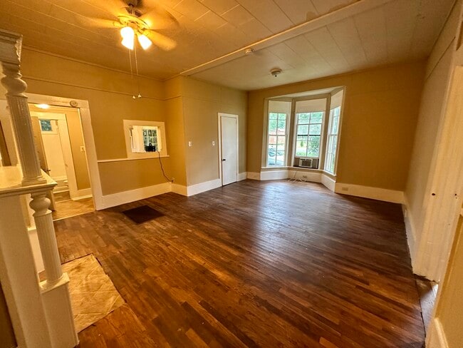 Photo - 1151 Oak St