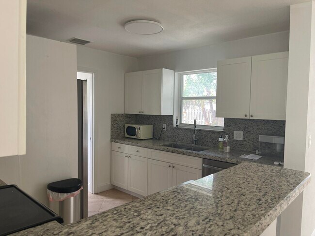 Photo - 927 W Royal Palm Rd