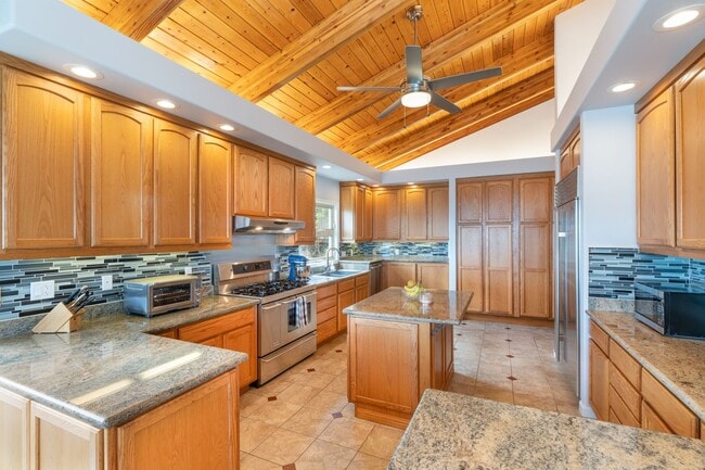 Photo - Beautiful 4 bedroom, 3.5 bath waterfront single family property on Kaneohe Bay.