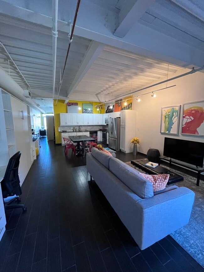 Building Photo - WOWZER Beautiful 1 bedroom Condo