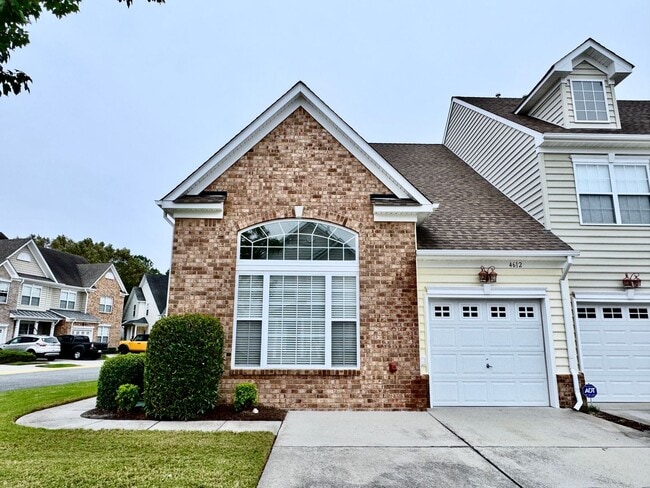 READY NOW!! End-Unit Loft-Style Condo w/1s... - READY NOW!! End-Unit Loft-Style Condo w/1s...