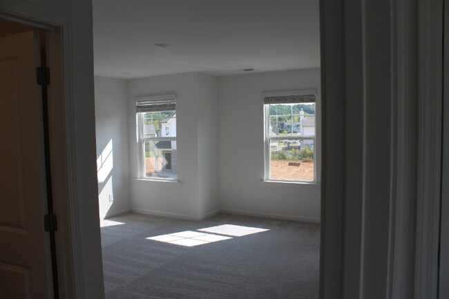 Photo - 145 Red Maple Wy