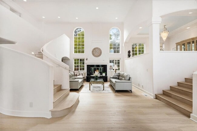 Photo - 1 Overlook Pl